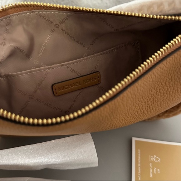 🌟MICHAEL MICHAEL KORS🌟 NWT Carmela Brown Medium Pouchette Crossbody Leather - Picture 9 of 10